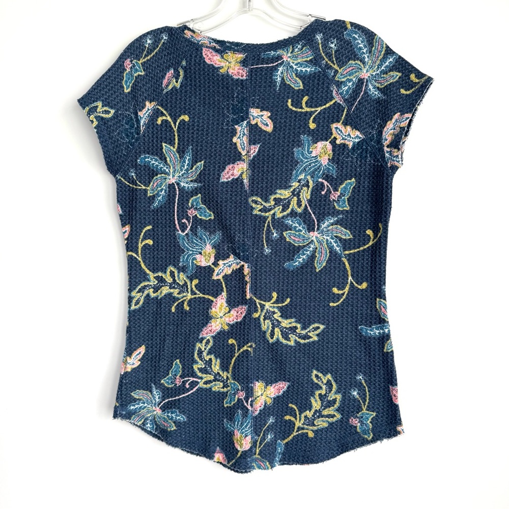 William Rast Blue Geneva Henley Top Floral Women’s Size Large - Picture 7 of 13